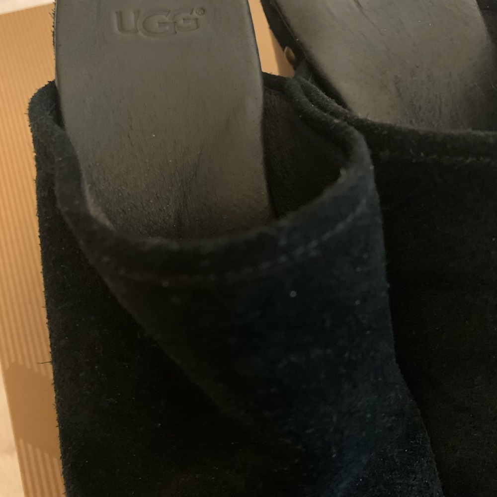 Uggs - Picture 2 of 5